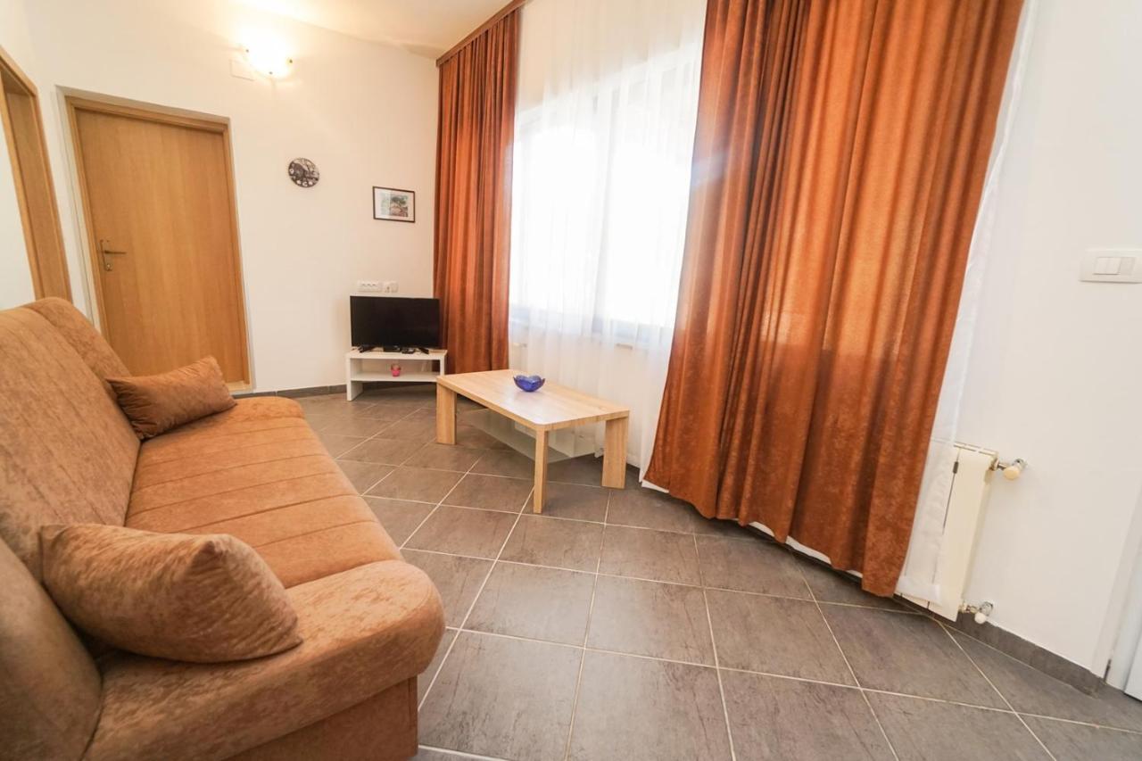 Apartments Mira Savudrija Crveni Vrh Bagian luar foto