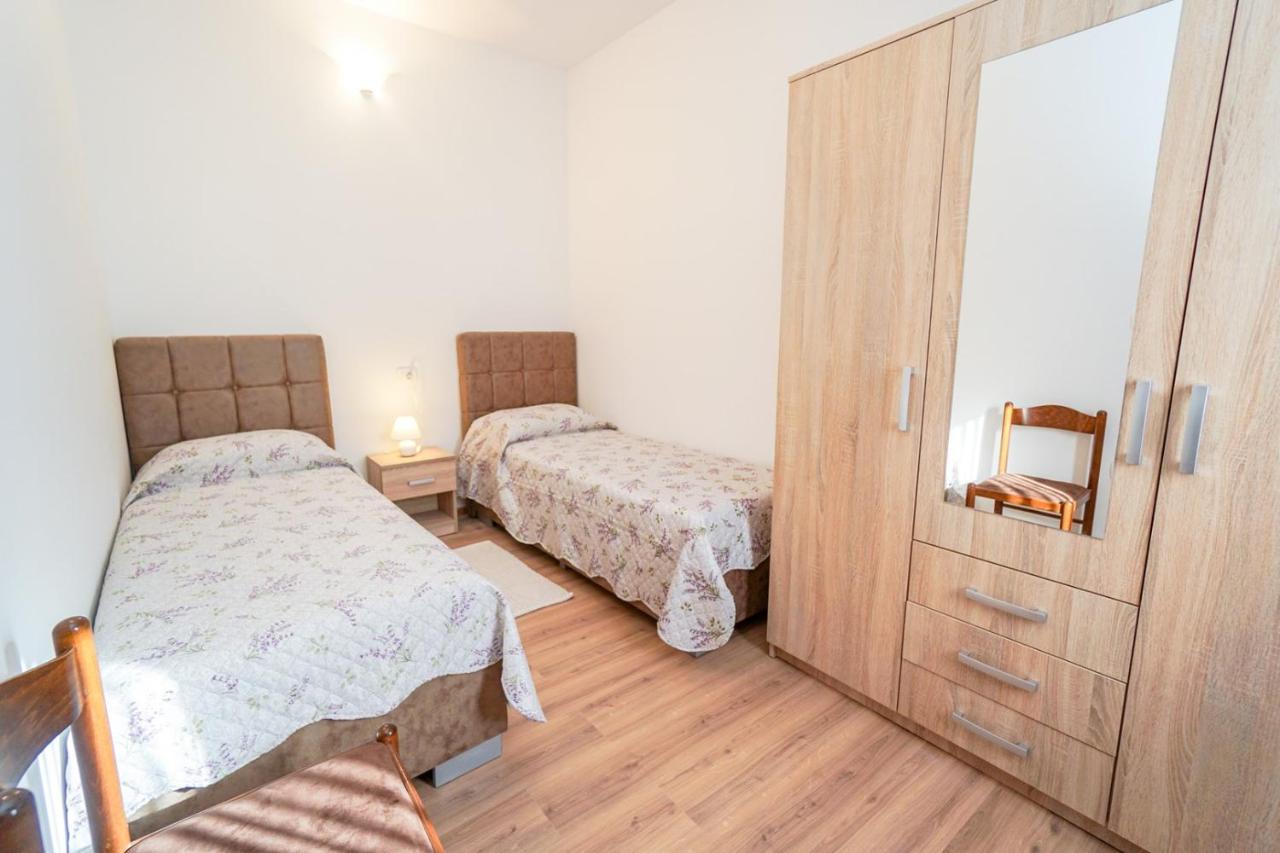 Apartments Mira Savudrija Crveni Vrh Bagian luar foto