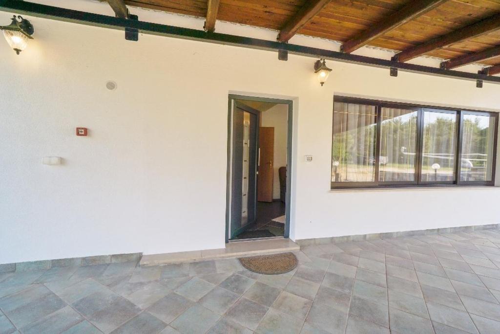 Apartments Mira Savudrija Crveni Vrh Bagian luar foto