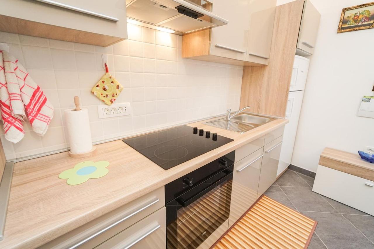 Apartments Mira Savudrija Crveni Vrh Bagian luar foto
