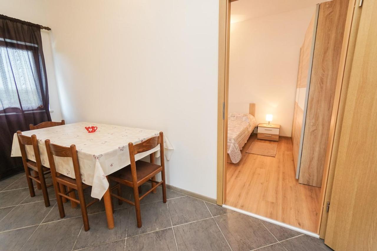 Apartments Mira Savudrija Crveni Vrh Bagian luar foto
