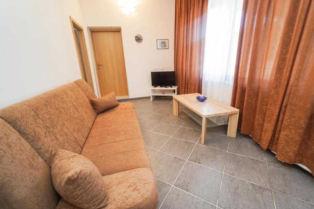 Apartments Mira Savudrija Crveni Vrh Bagian luar foto
